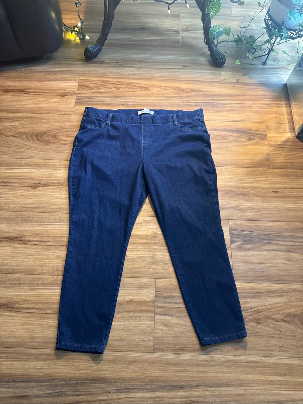 Amazon Essentials Women's Straight Leg Jeans - Dark Blue Size 2XL Short